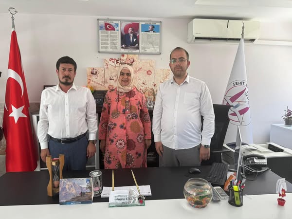 Milliyetçi Hareket Partisi’nden Eğitime Anlamlı Ziyaret