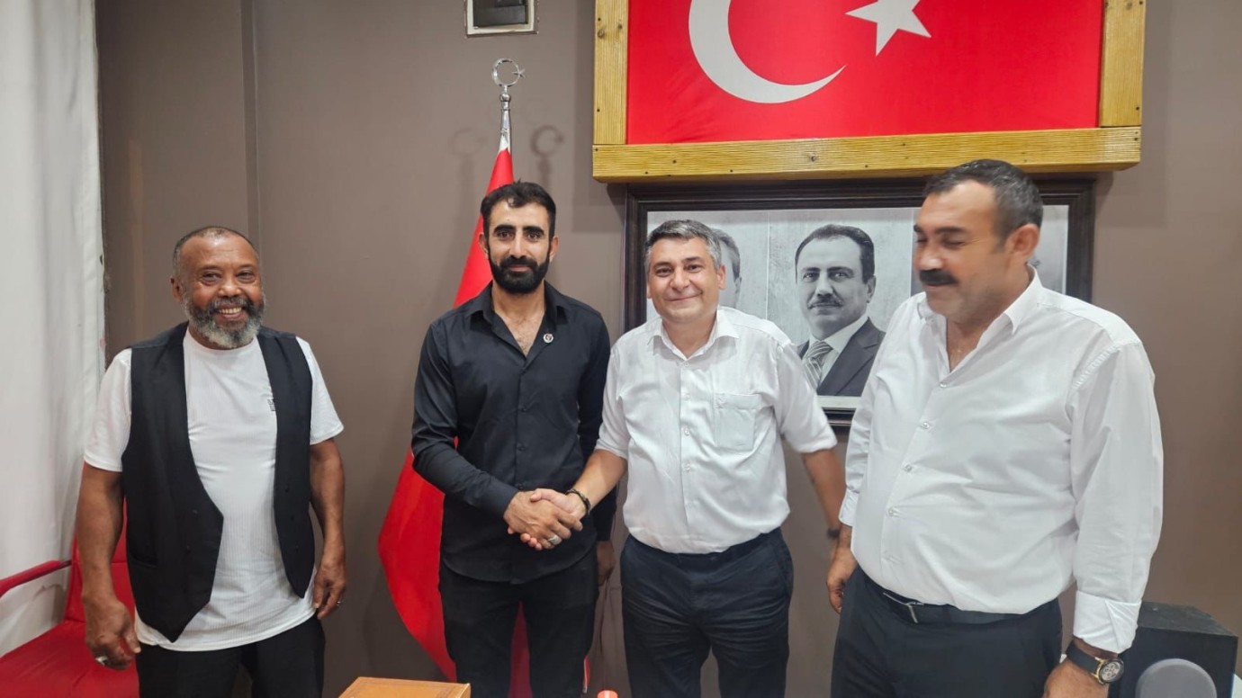 Büyük Birlik Partisine katılımlar hız kesmeden devam ediyor.